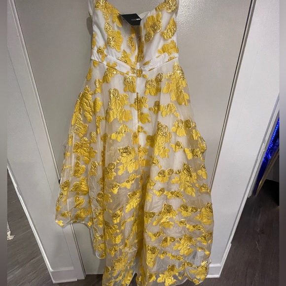 NWT - Glowing Flower High-Low Gown Size M - Picture 4 of 16